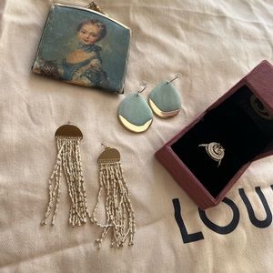 BUNDLE Vintage coin purse 2 sets of earrings and gorgeous ring